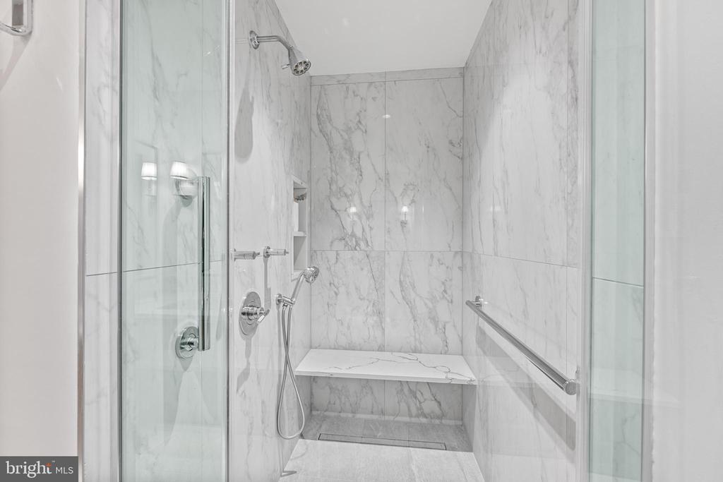 4100 Cathedral Ave NW #803
