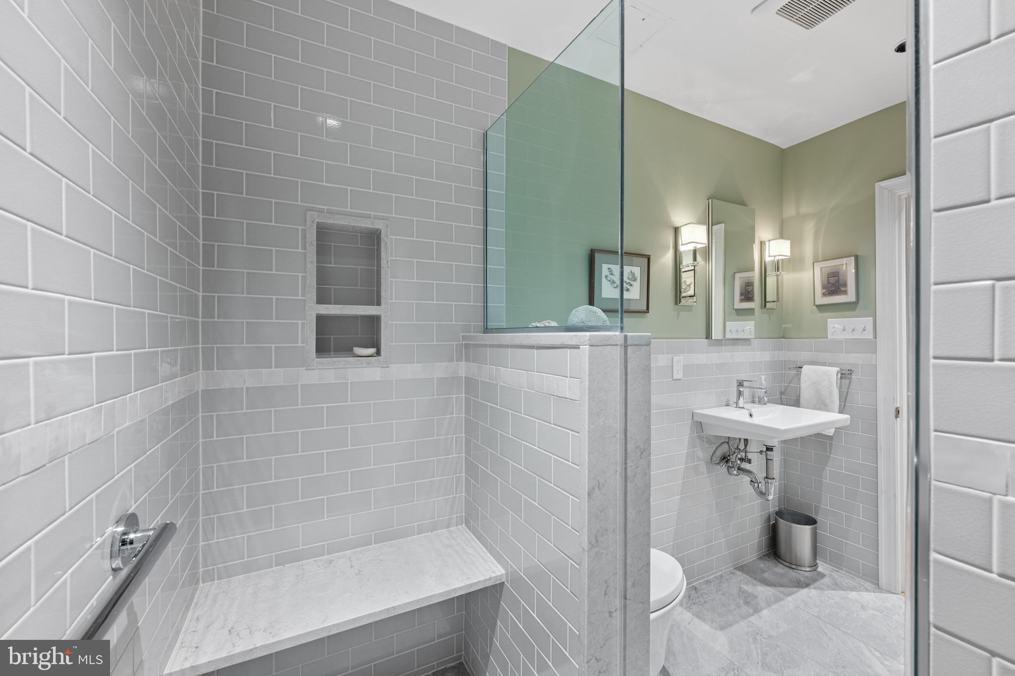 4100 Cathedral Ave NW #803