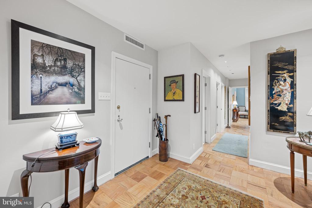 4100 Cathedral Ave NW #803