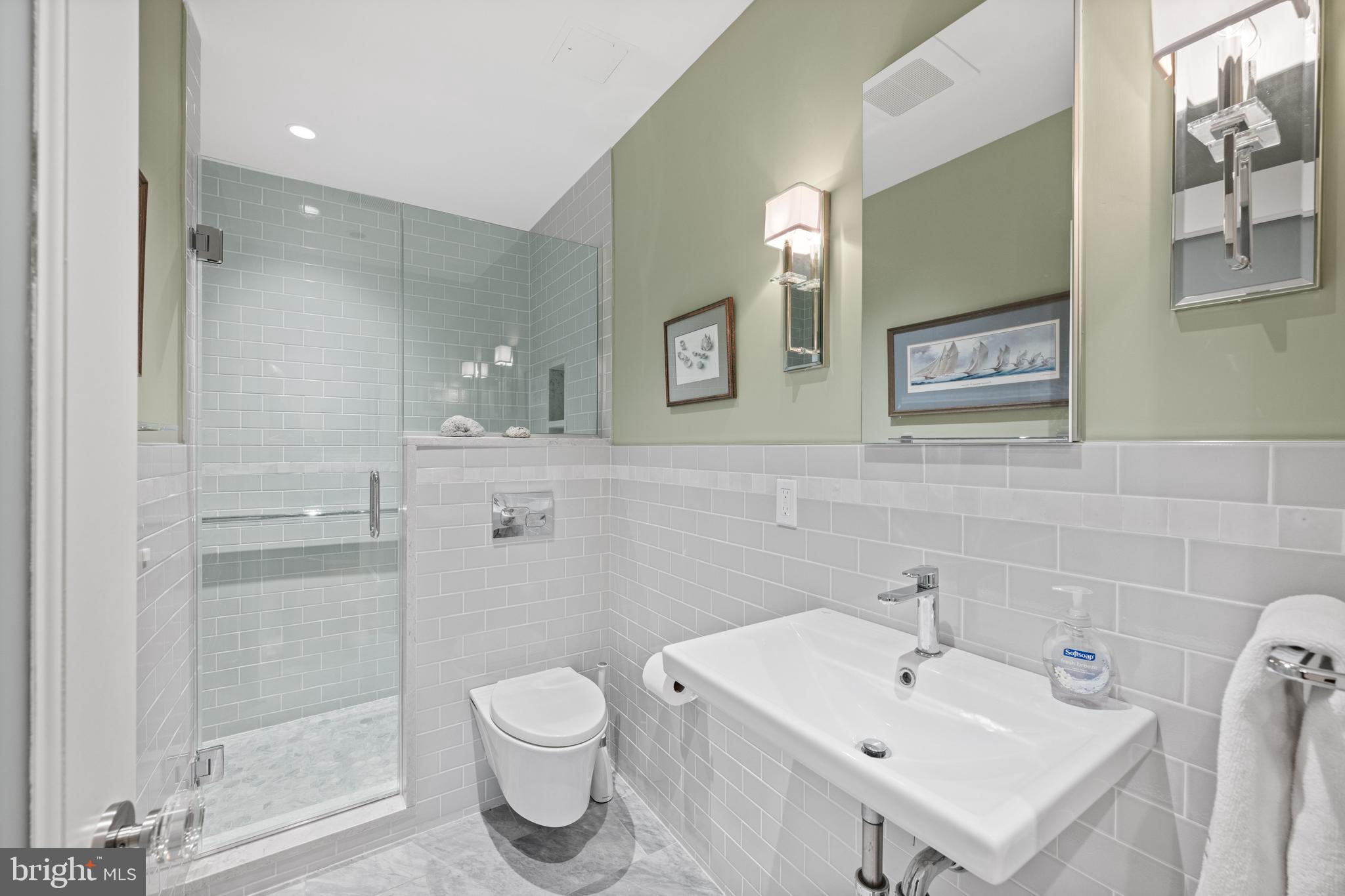 4100 Cathedral Ave NW #803