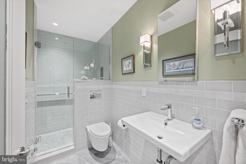 4100 Cathedral Ave NW #803