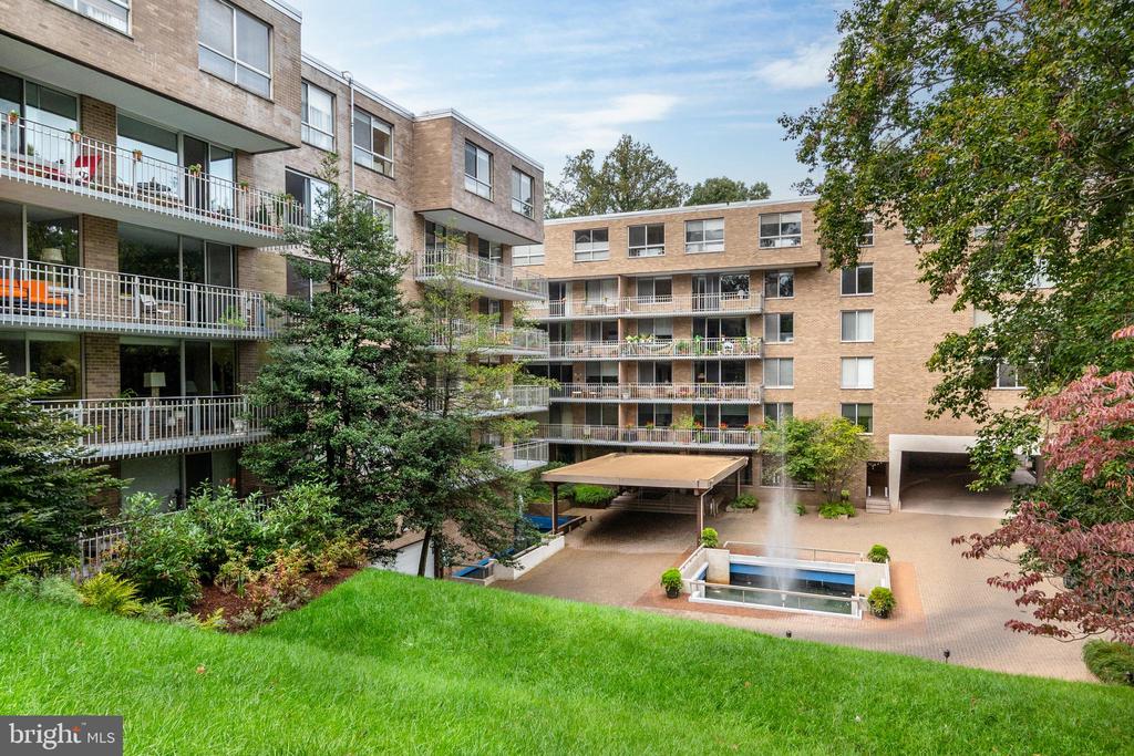 4100 Cathedral Ave NW #803