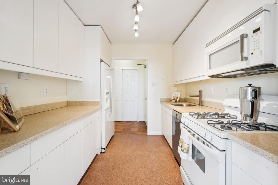 2939 van Ness St NW #1221