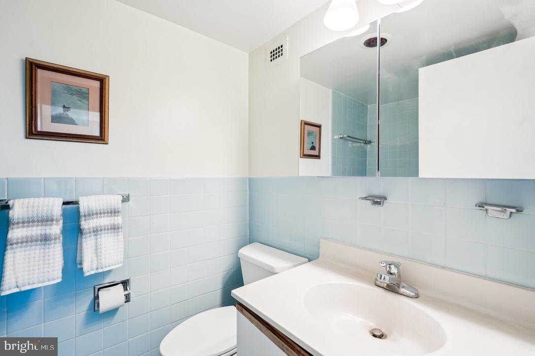 2939 van Ness St NW #1221