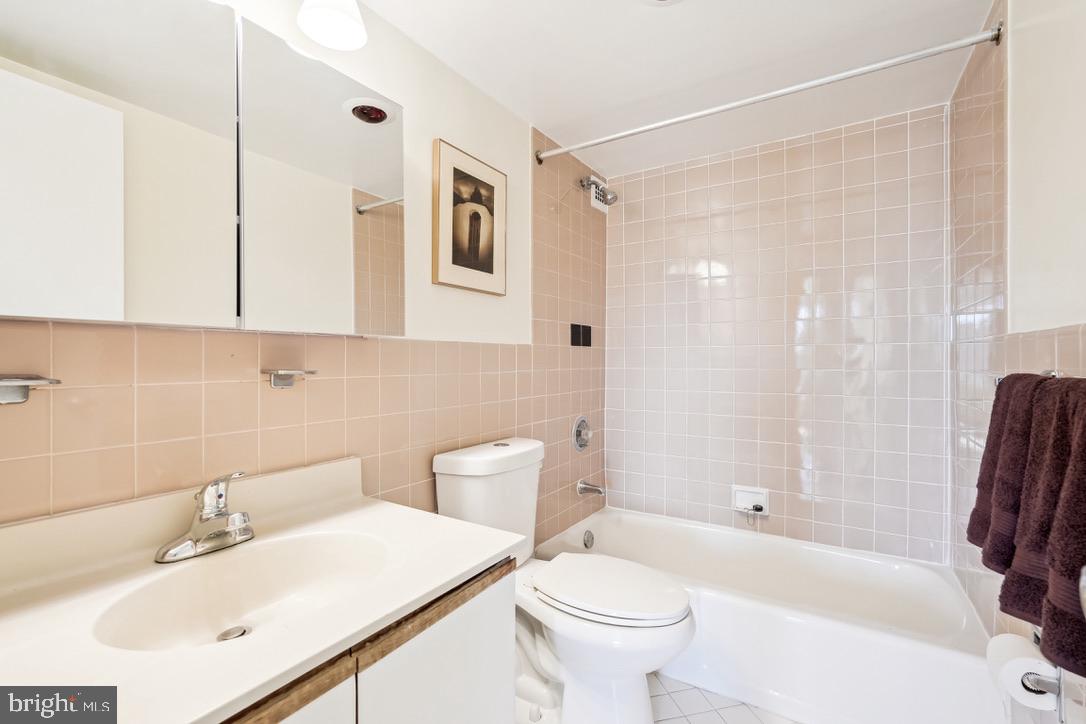 2939 van Ness St NW #1221