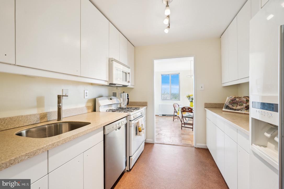 2939 van Ness St NW #1221