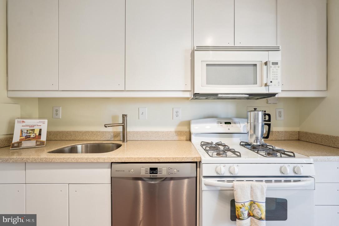 2939 van Ness St NW #1221