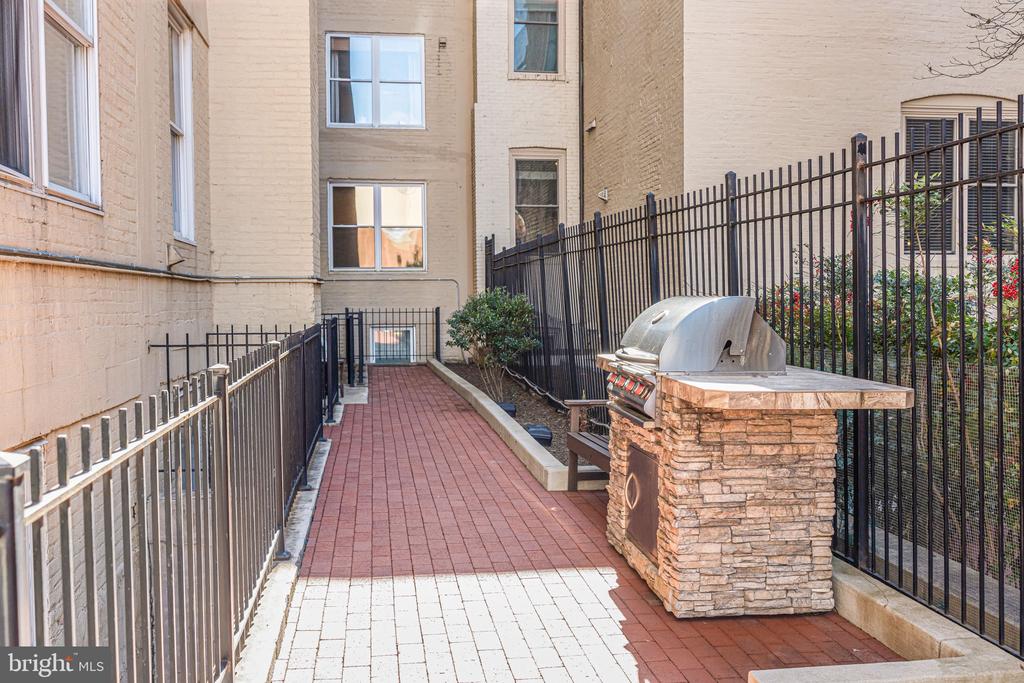 1437 Rhode Island Ave NW #801-802