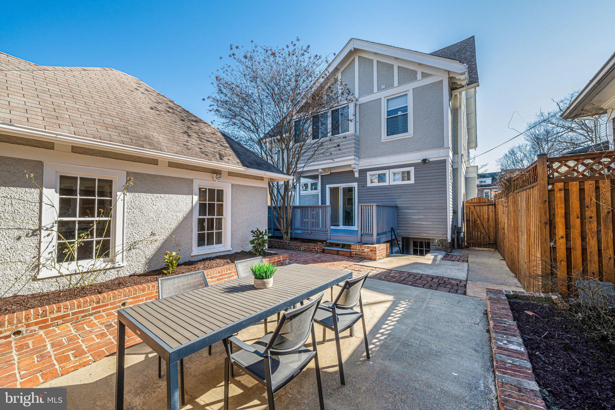 1411 Decatur St NW