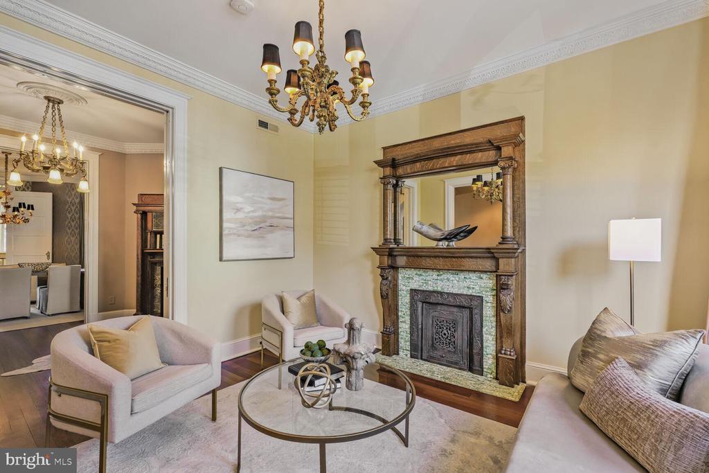 2018 1st St NW