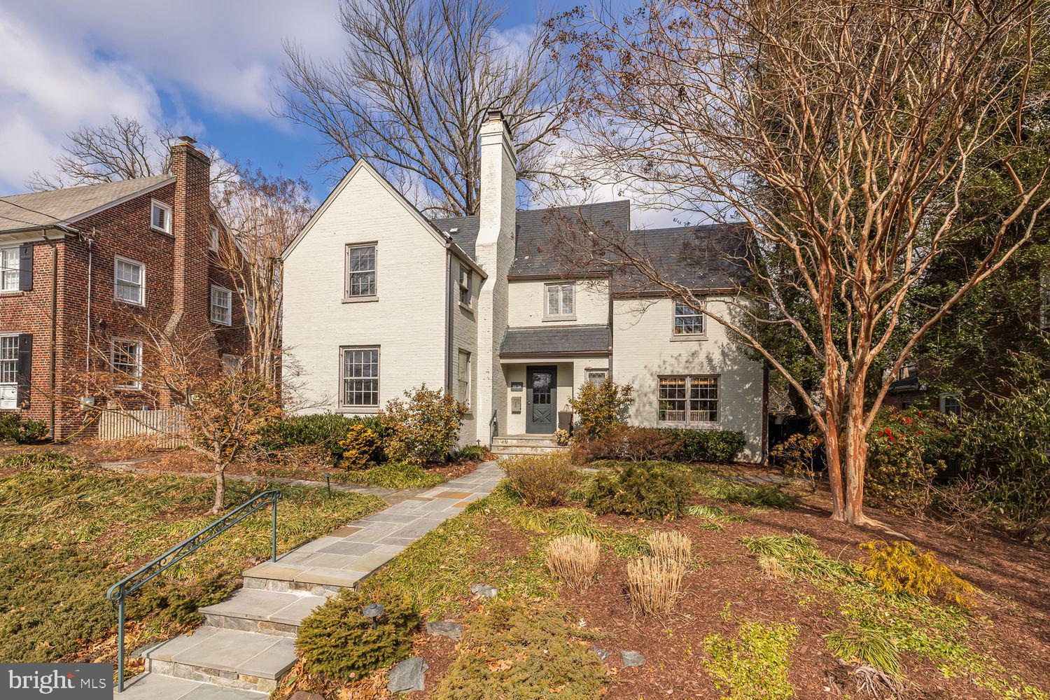 3329 Runnymede Pl NW