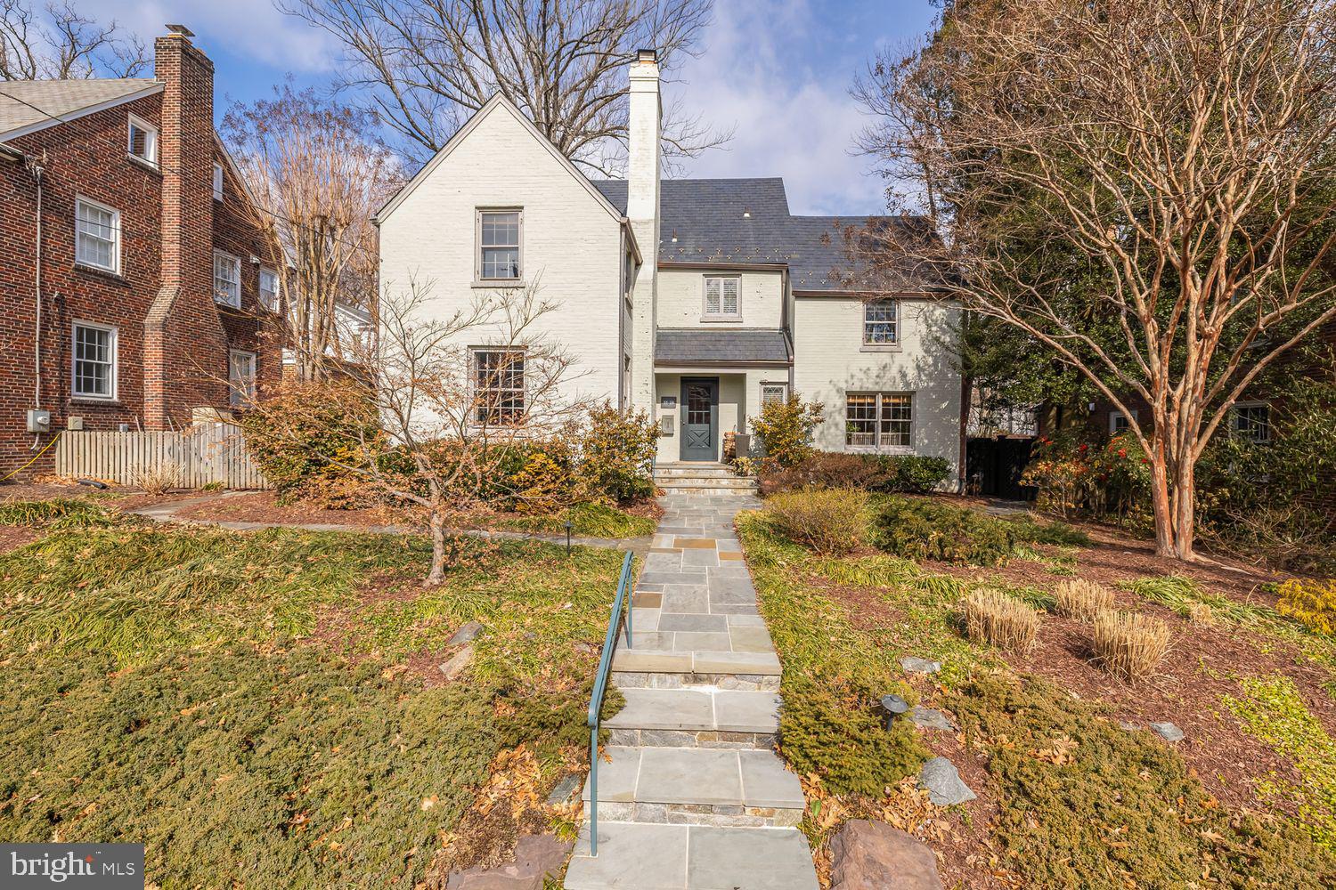 3329 Runnymede Pl NW