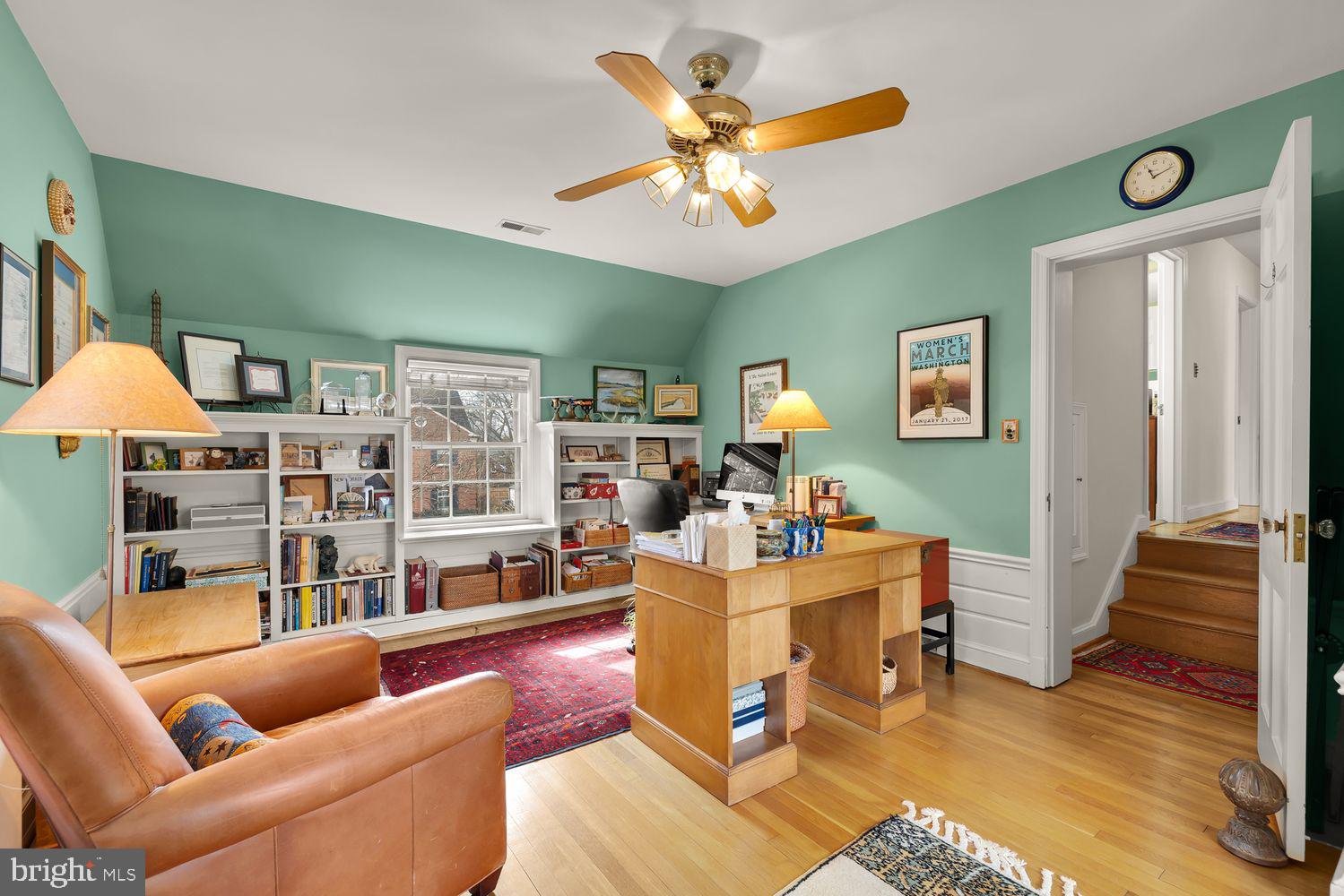 3329 Runnymede Pl NW