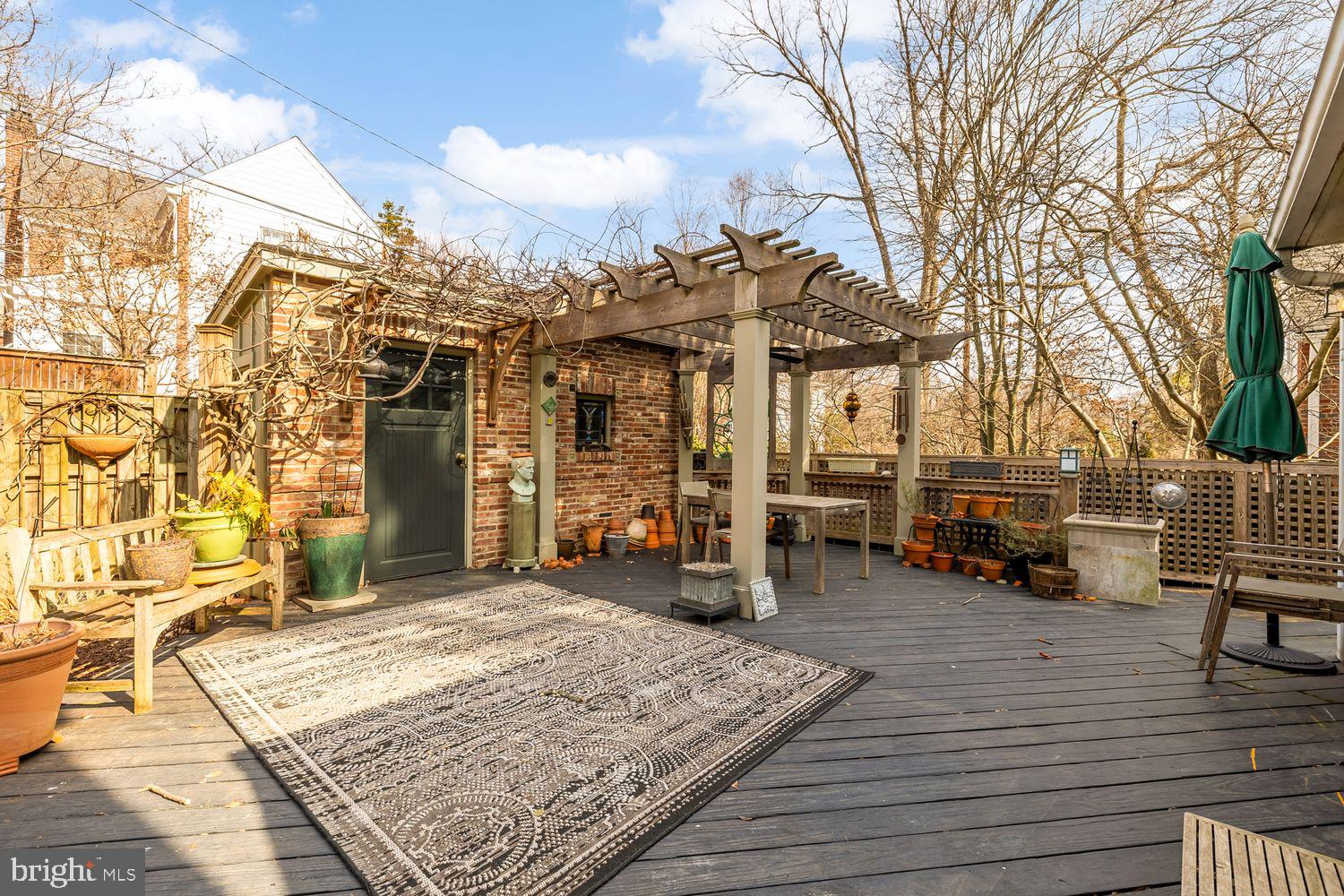 3329 Runnymede Pl NW