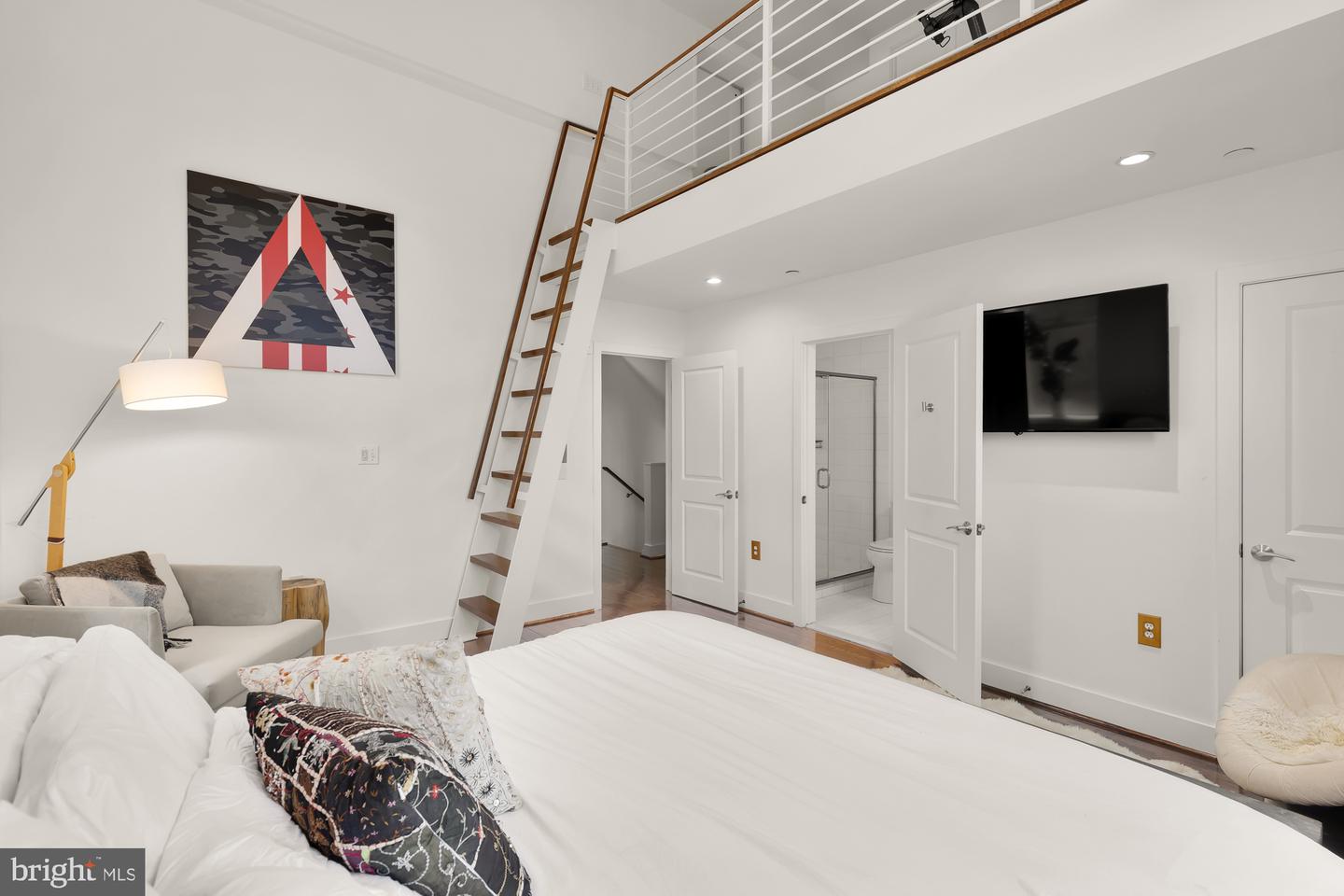 1341 MARYLAND AVE NE #103