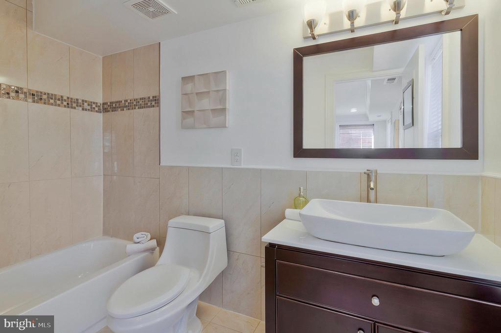 5231 Connecticut Ave NW #202