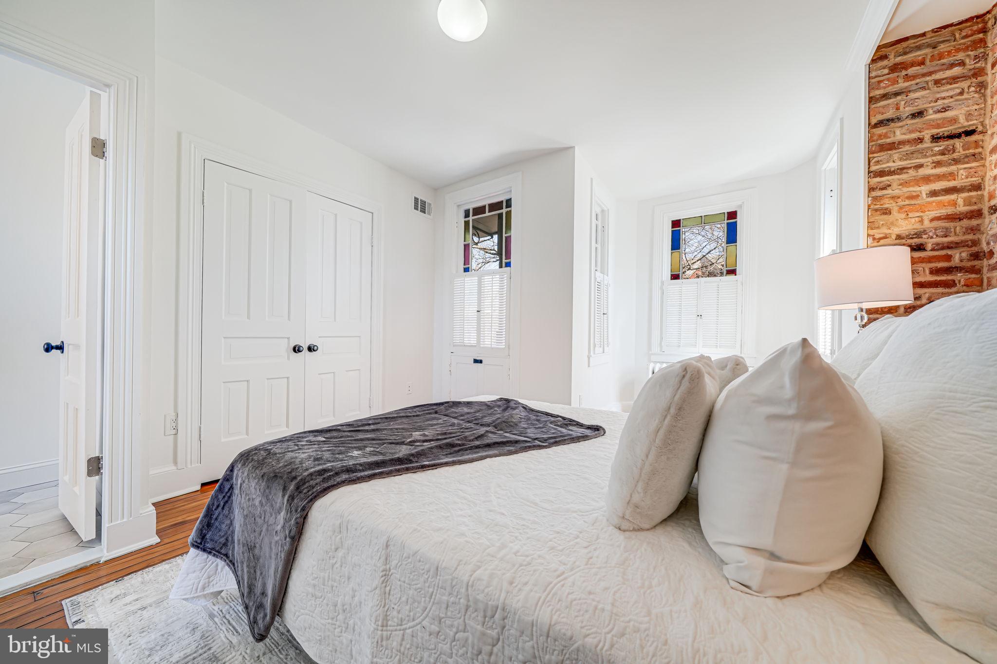 106 3rd St NE