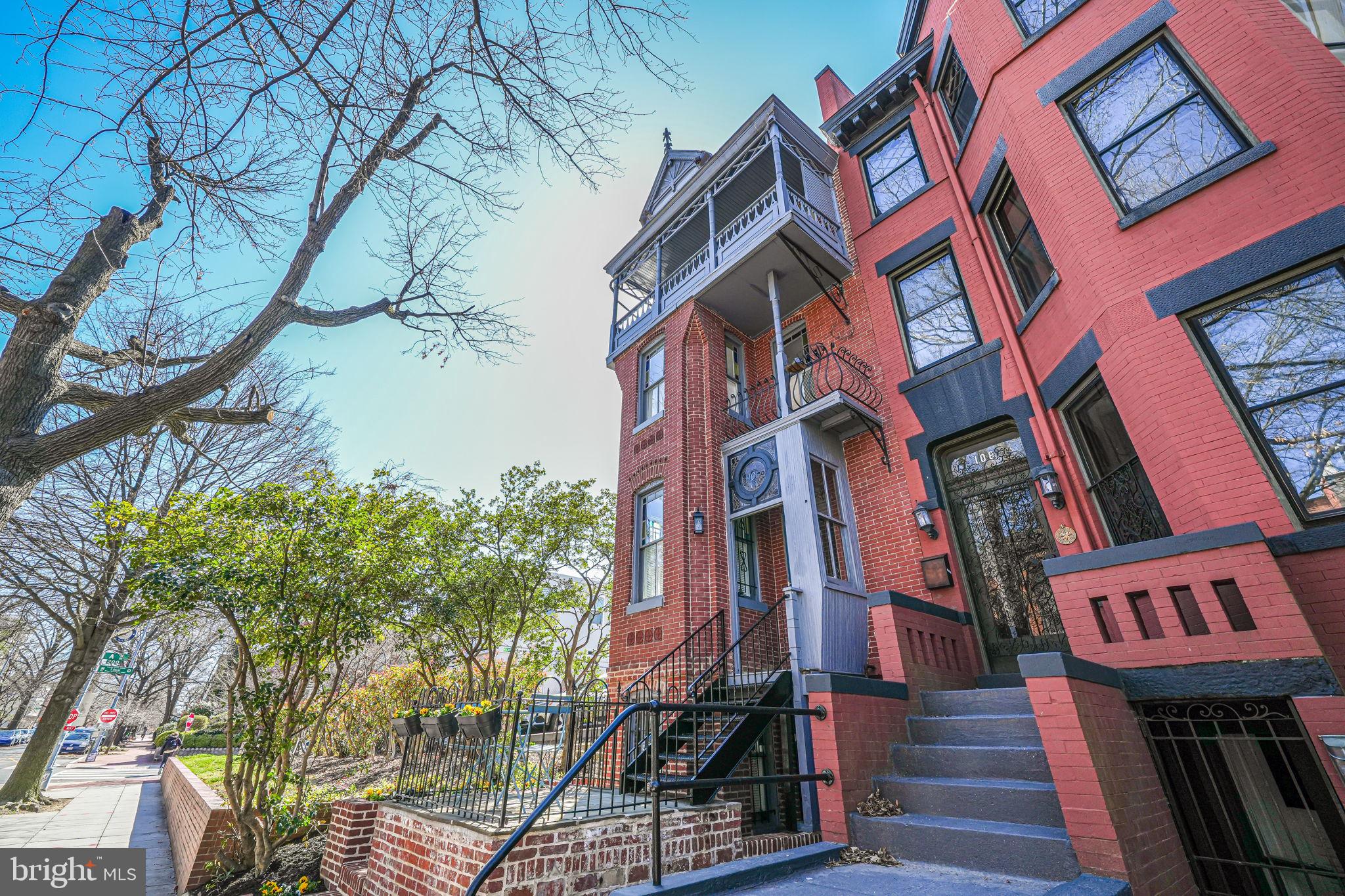 106 3rd St NE