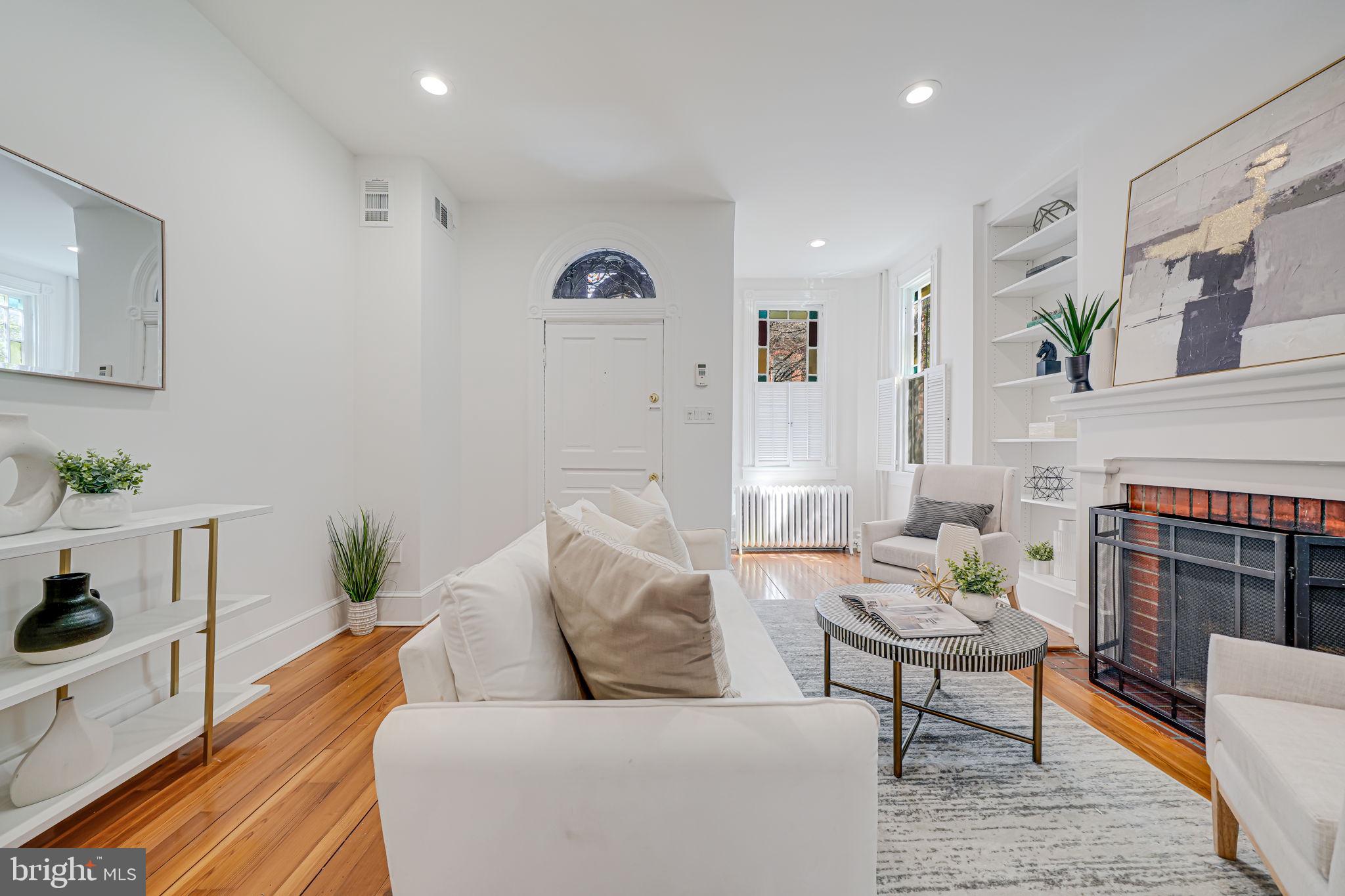 106 3rd St NE