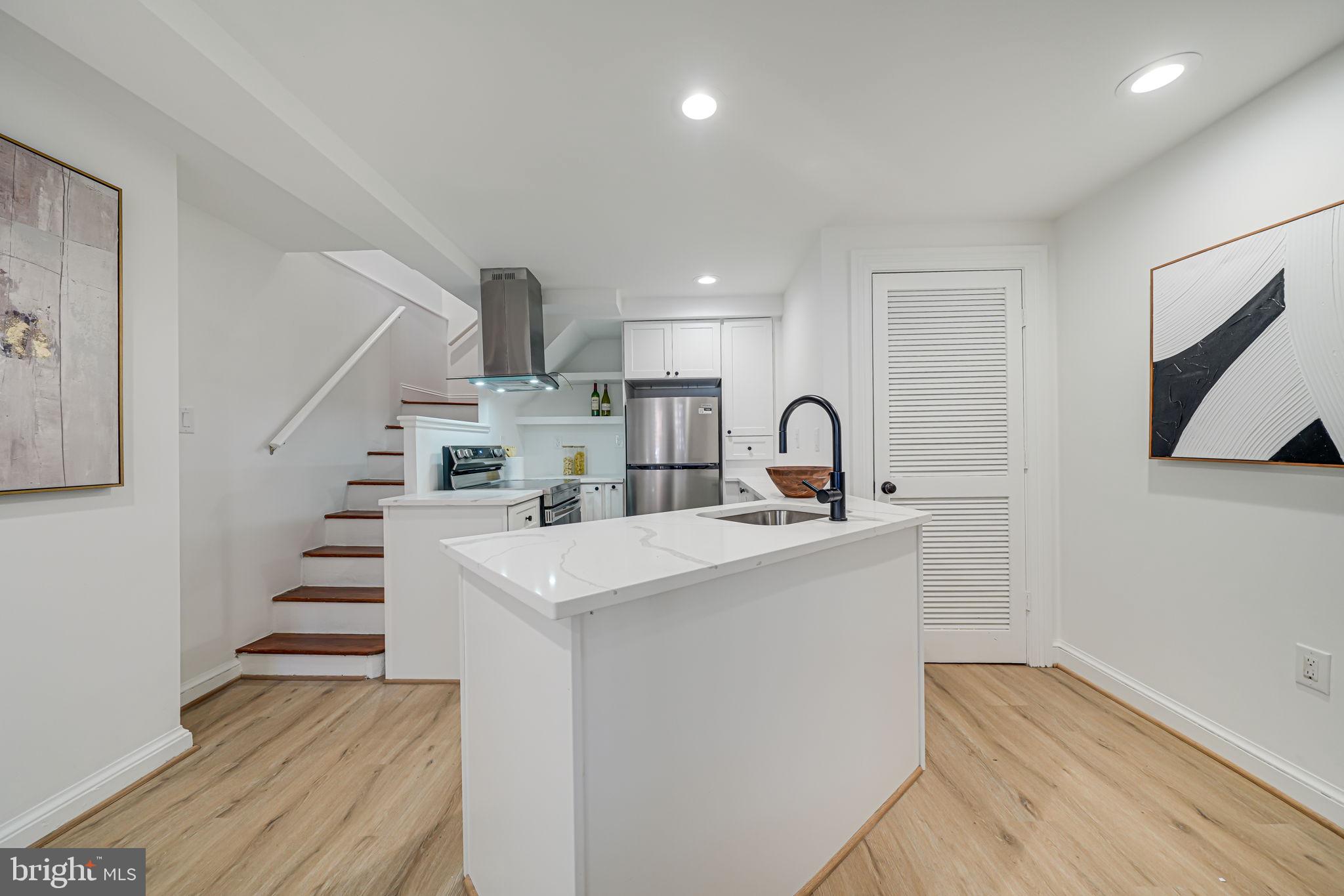 106 3rd St NE