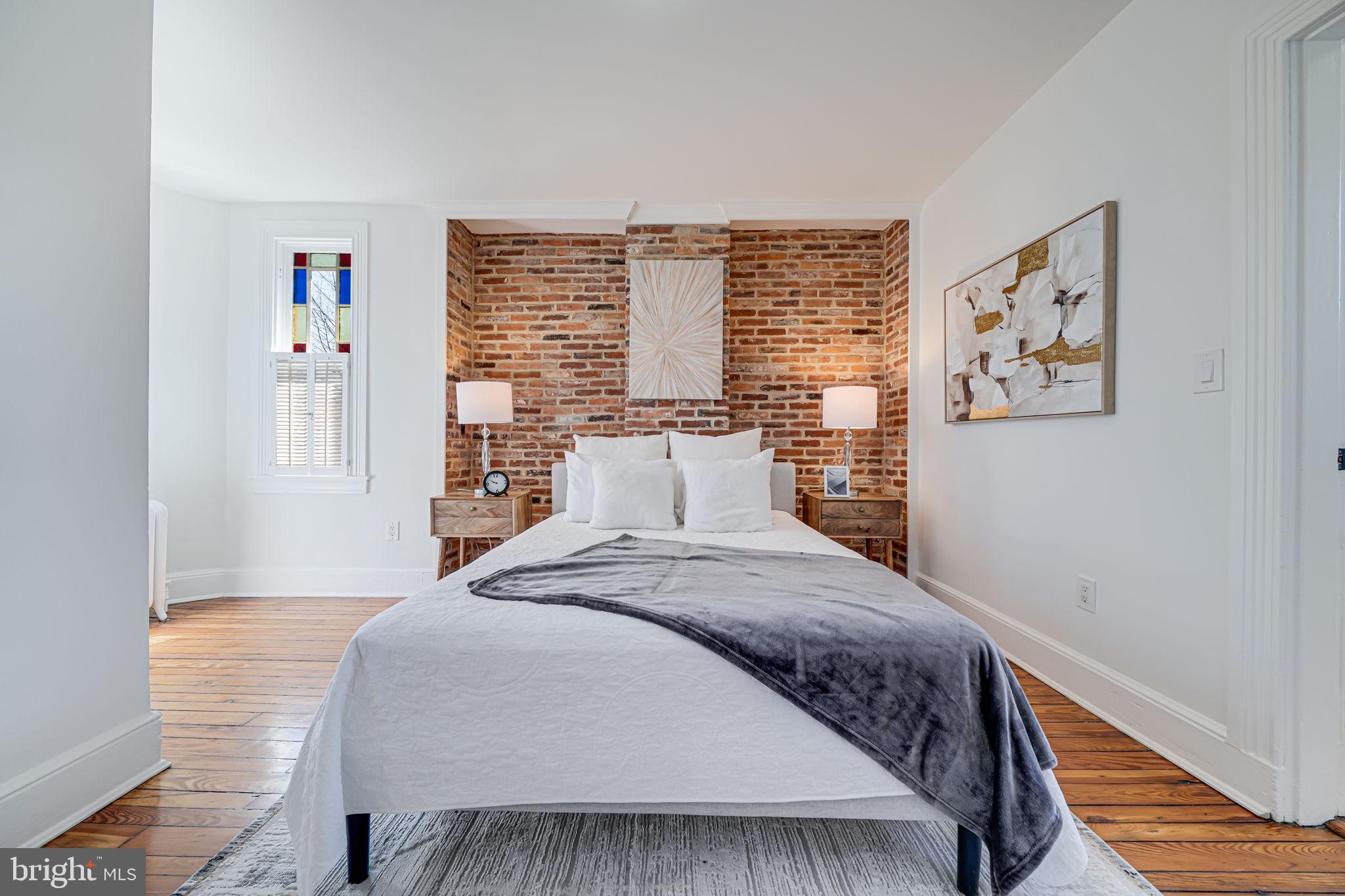 106 3rd St NE