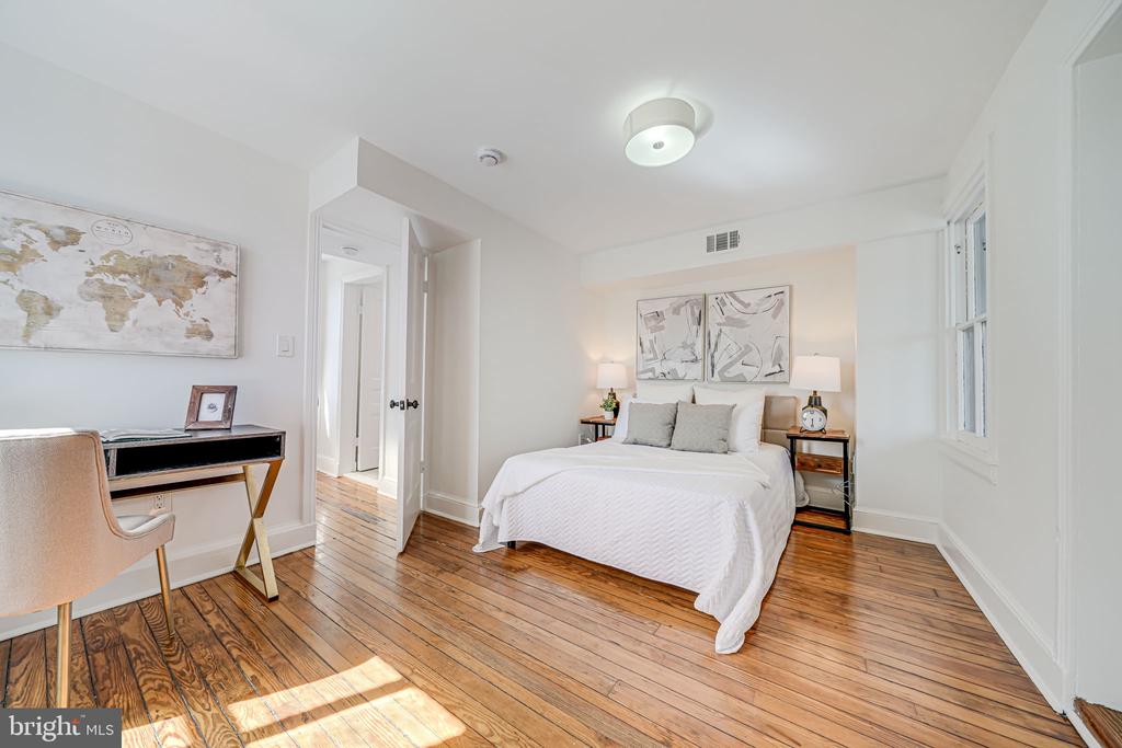 106 3rd St NE