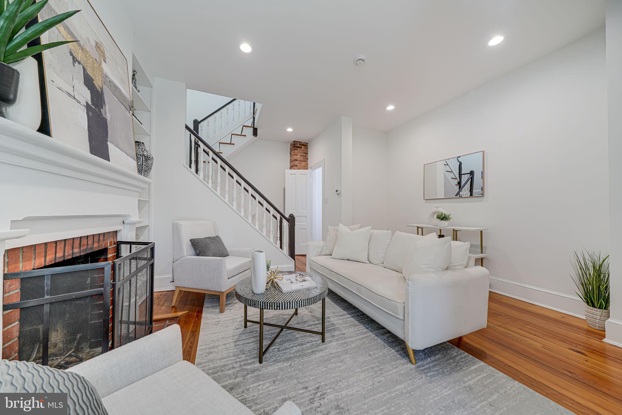 106 3rd St NE