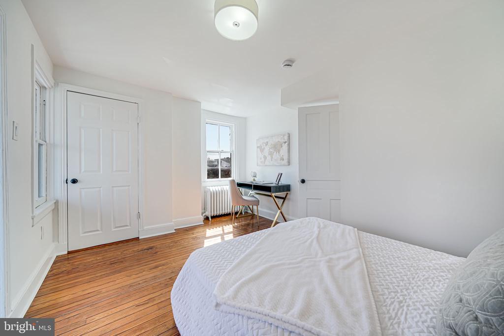 106 3rd St NE