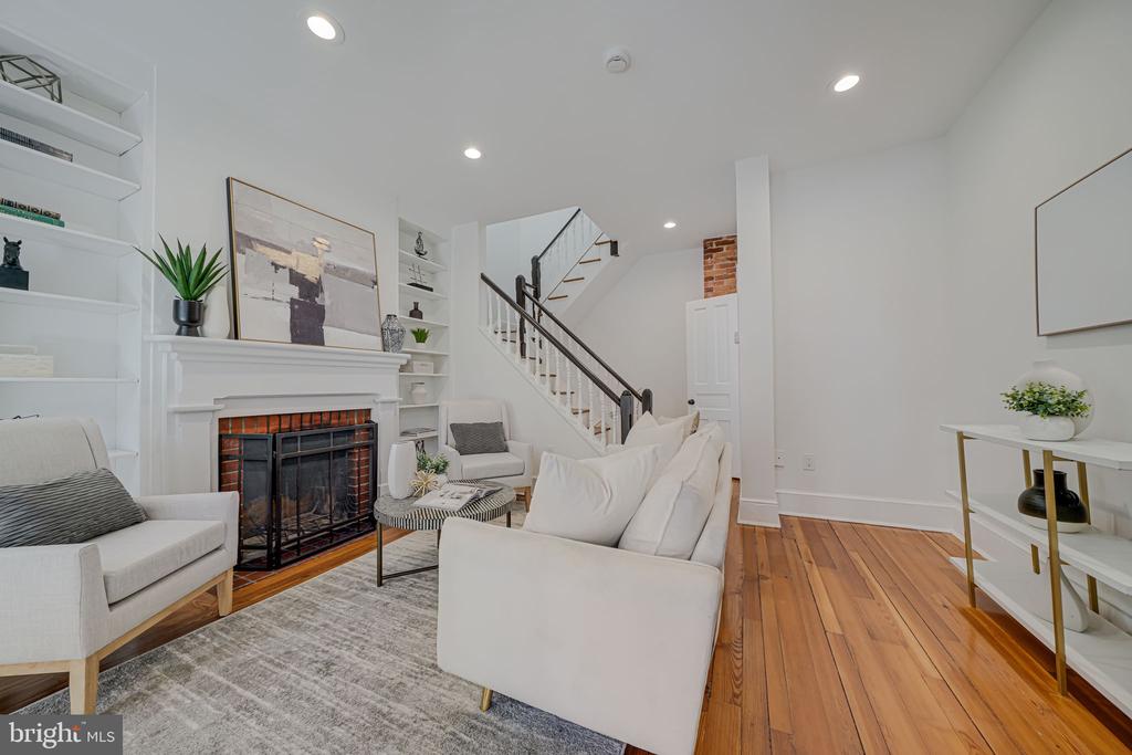 106 3rd St NE