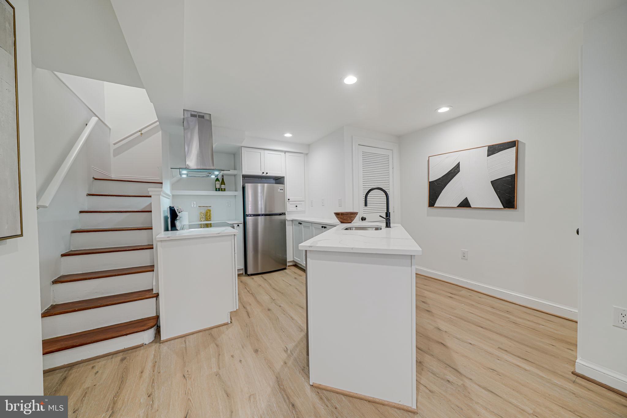 106 3rd St NE