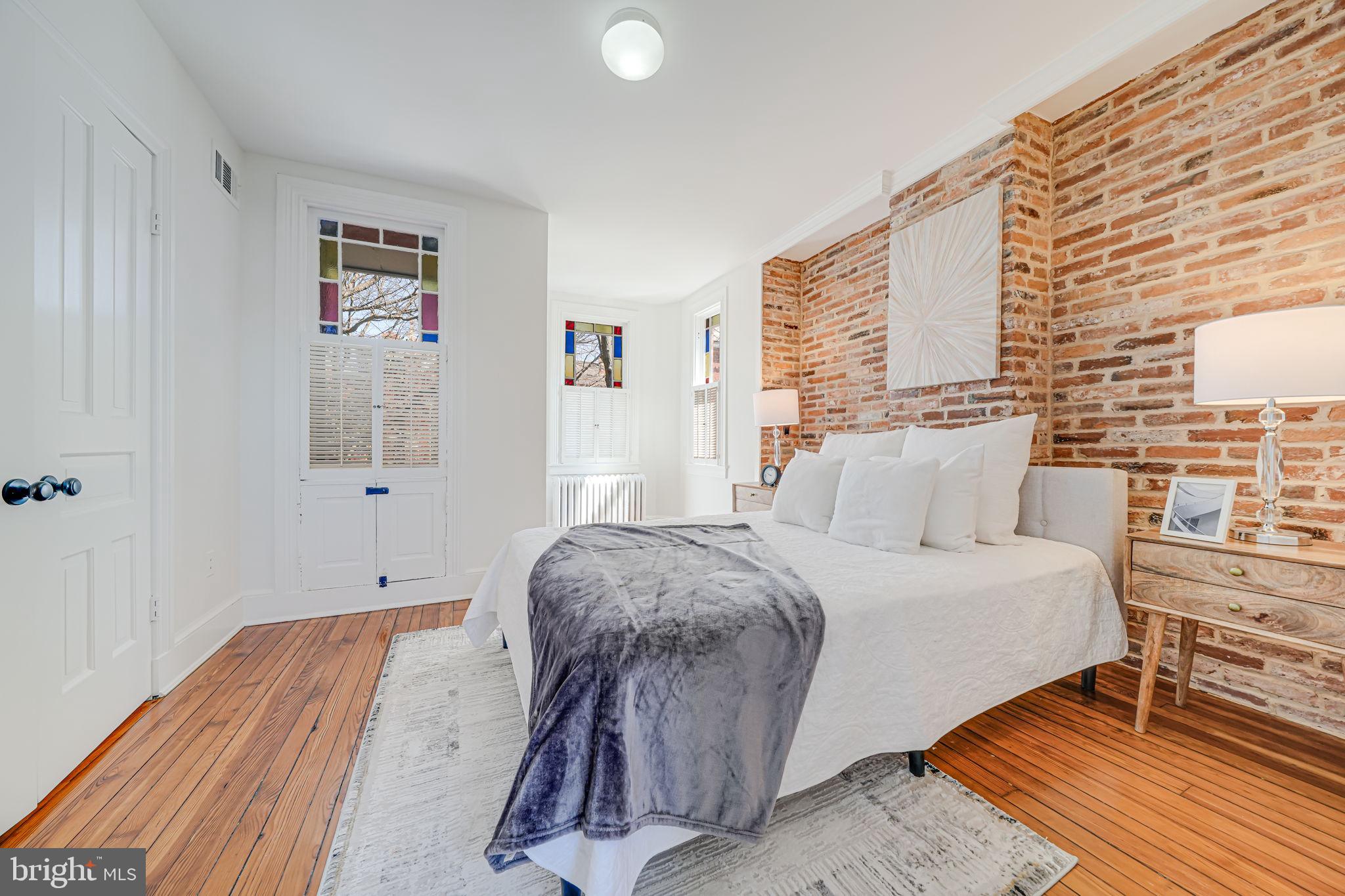 106 3rd St NE