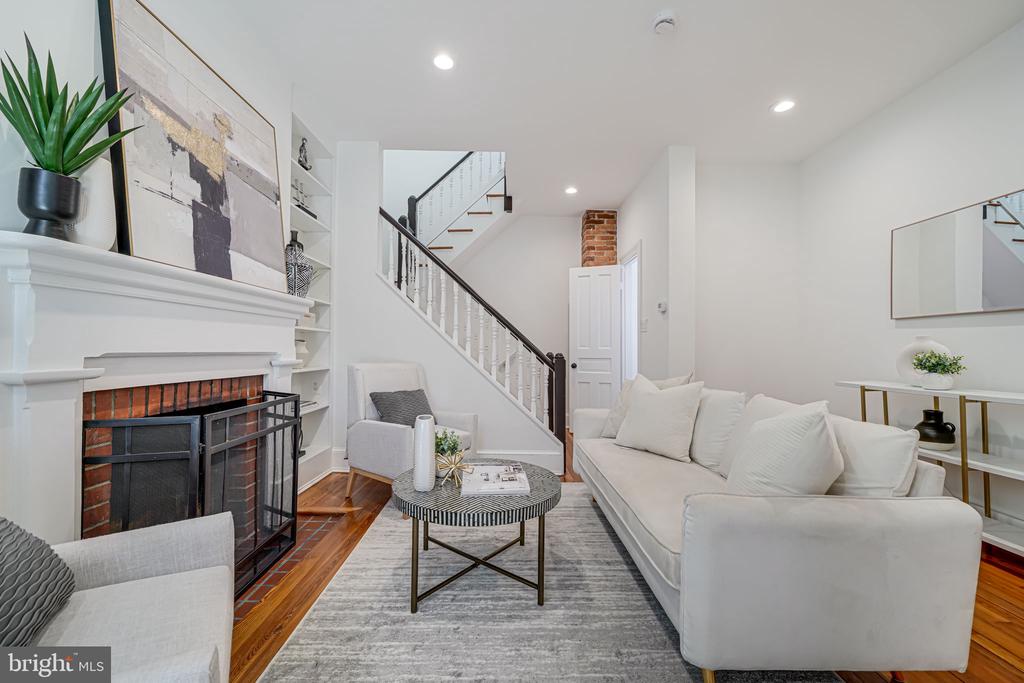 106 3rd St NE