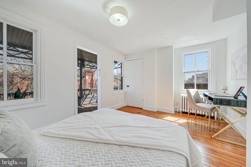 106 3rd St NE