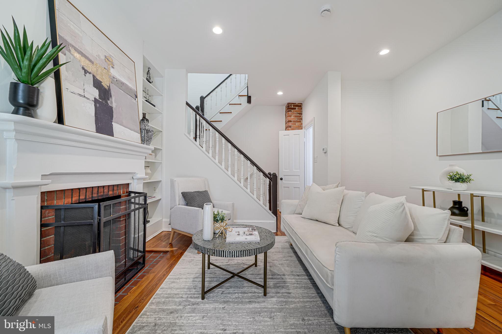 106 3rd St NE