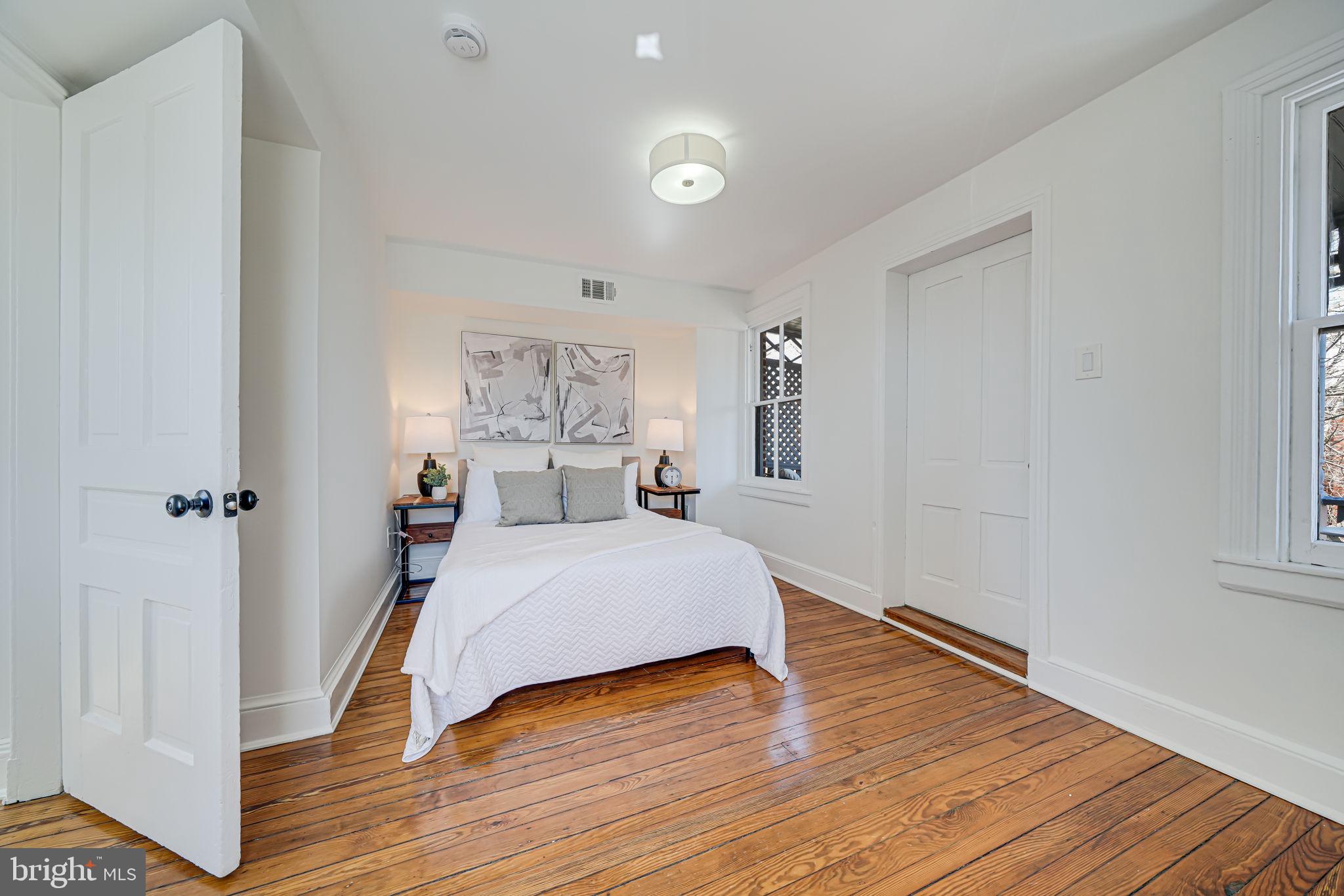 106 3rd St NE