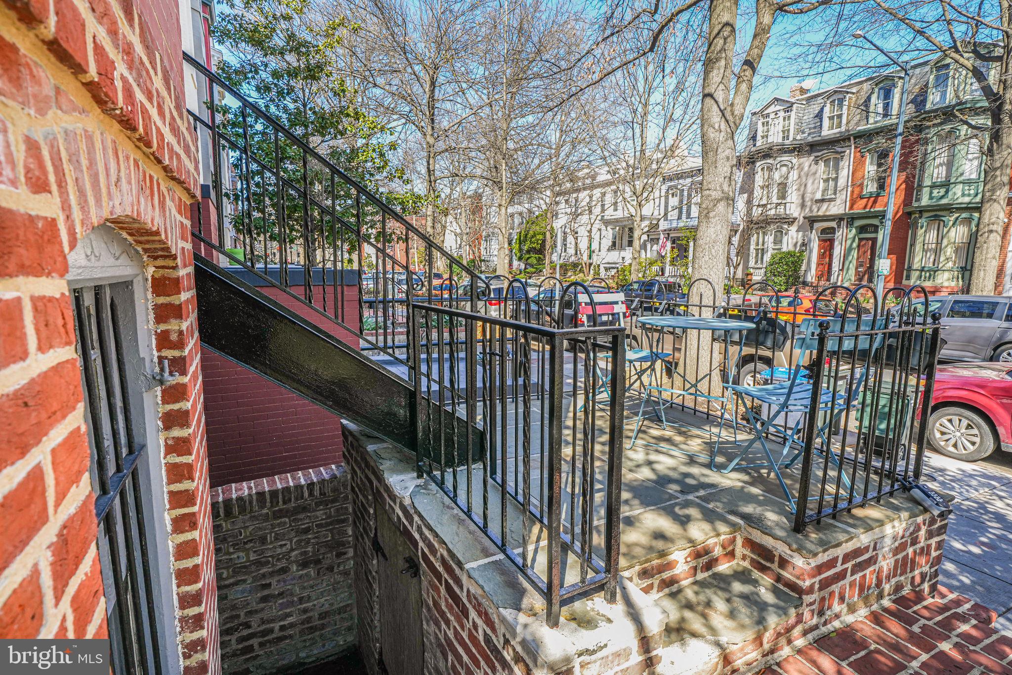 106 3rd St NE