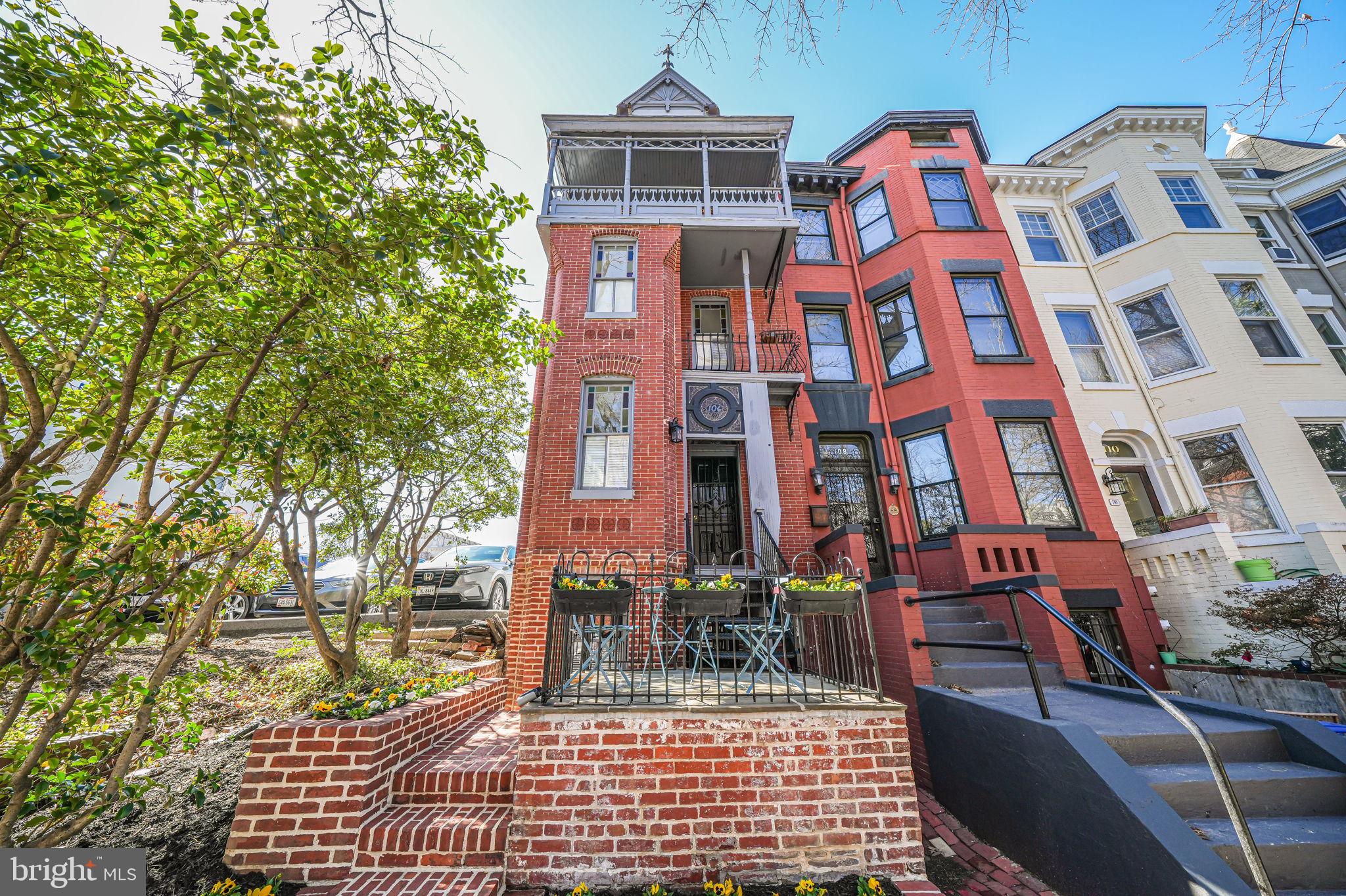 106 3rd St NE
