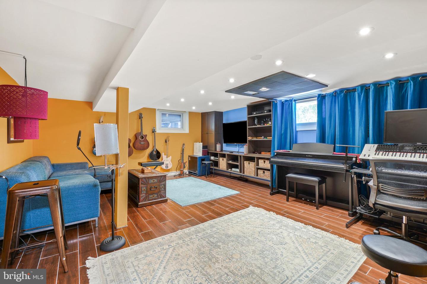 859 van Buren St NW