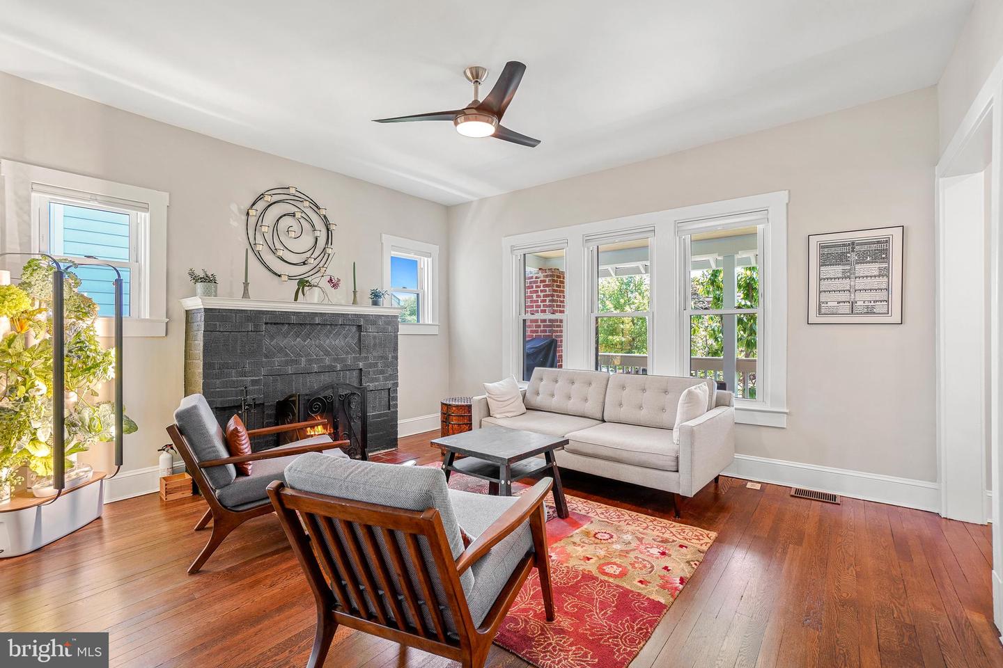 859 van Buren St NW