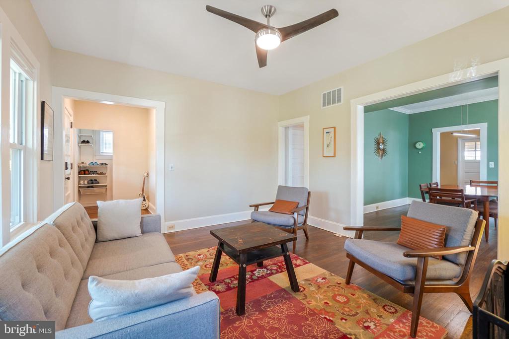 859 van Buren St NW
