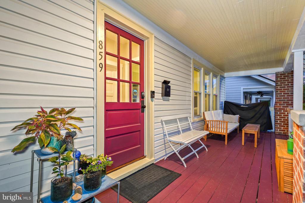 859 van Buren St NW