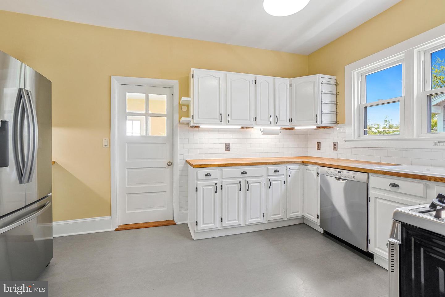 859 van Buren St NW