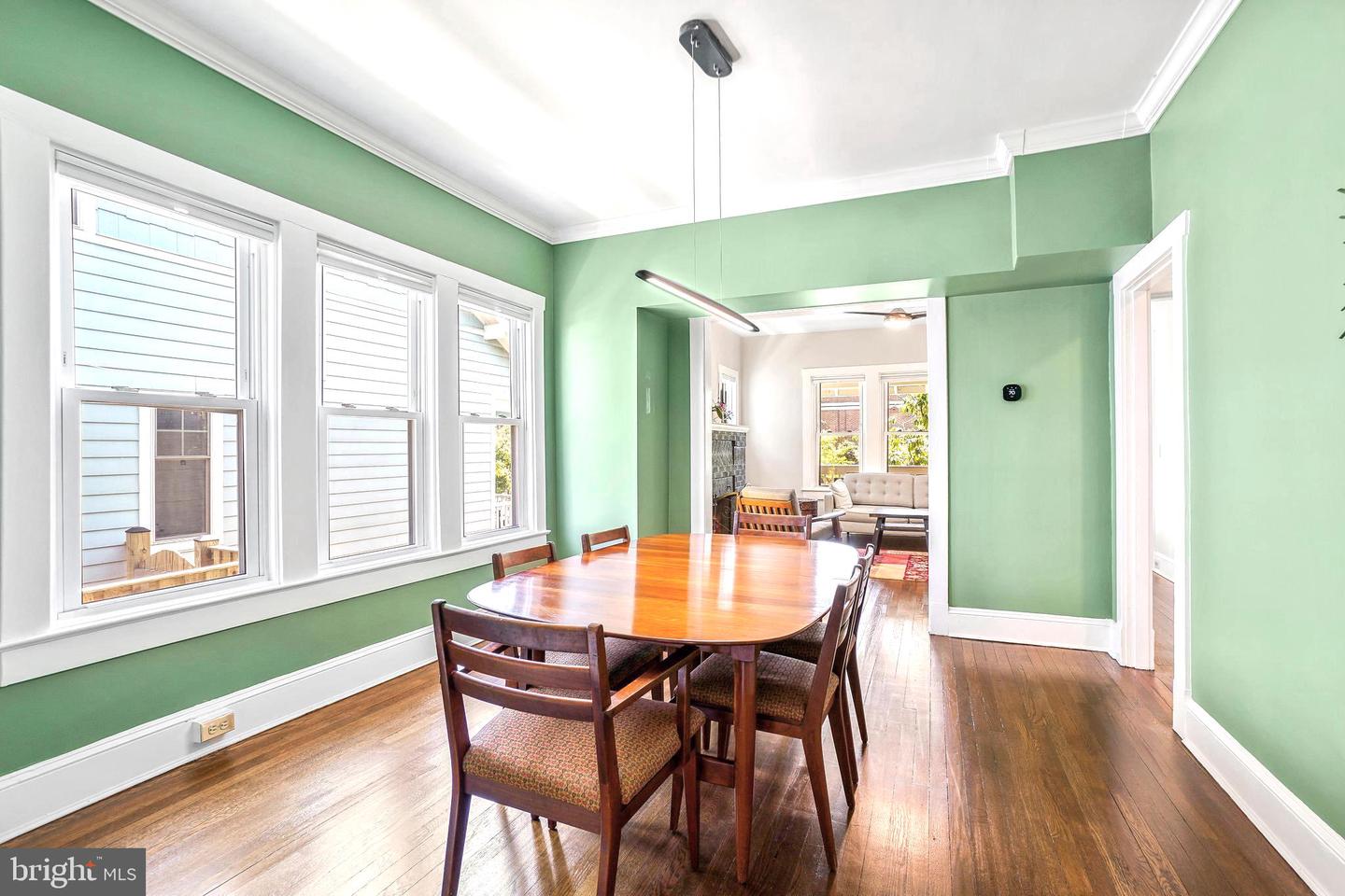859 van Buren St NW