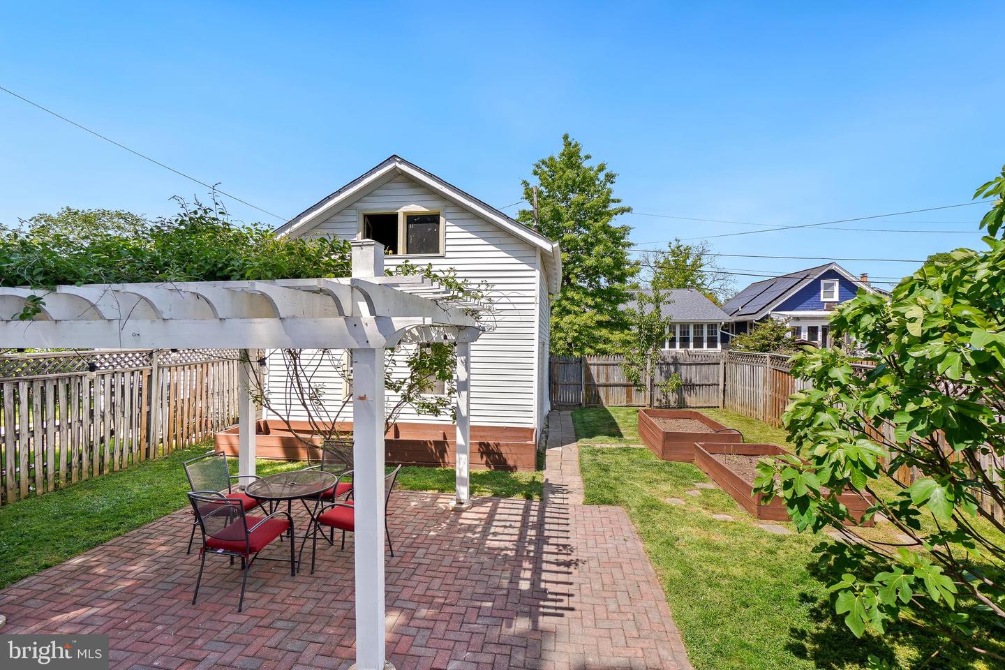 859 van Buren St NW