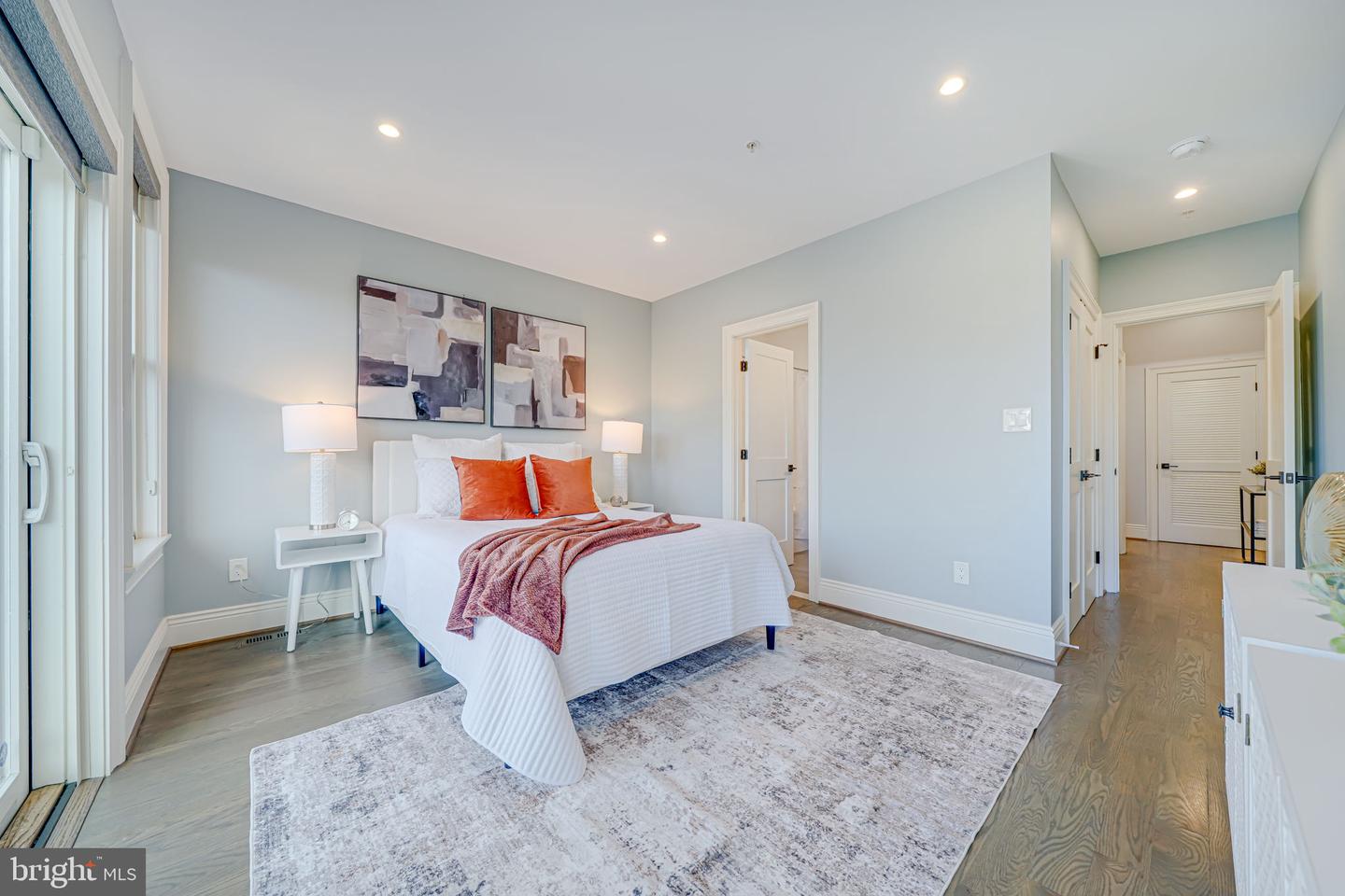 1728 D St SE #1