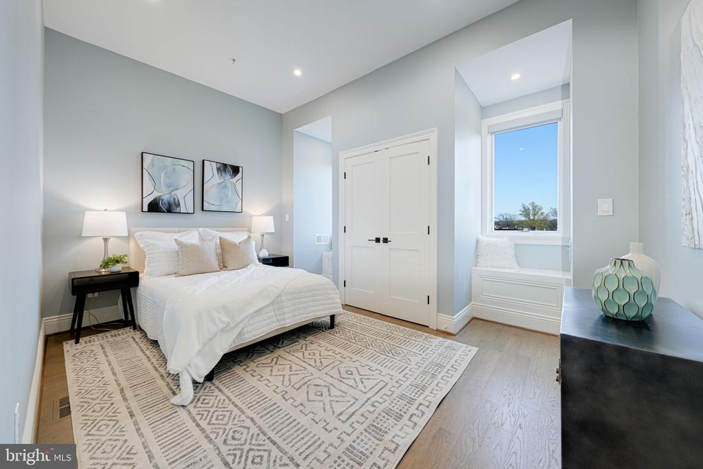 1728 D St SE #2