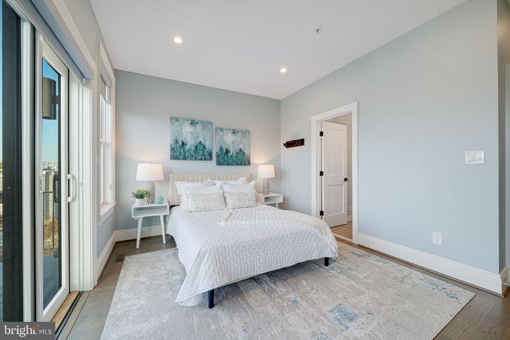1728 D St SE #2