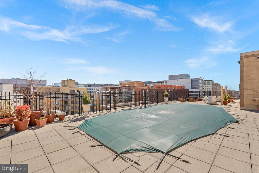 2201 L St NW #704