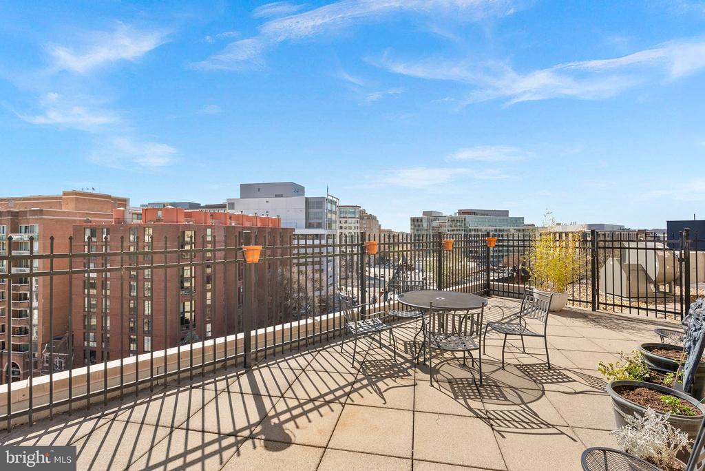 2201 L St NW #704