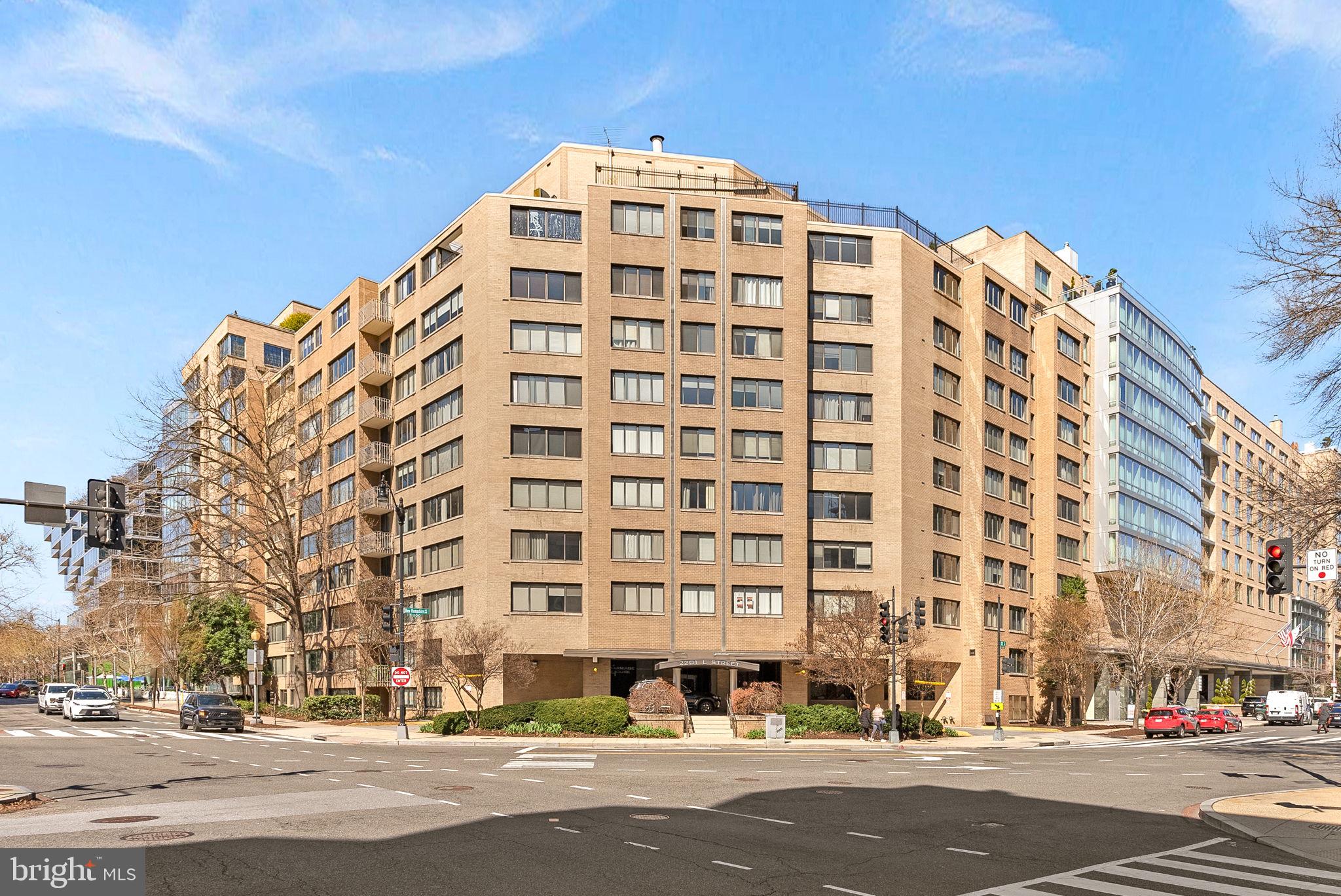 2201 L St NW #704